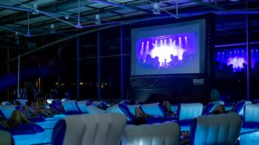 Image for: Cinéma piscine - Séance adultes 20h00